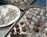 Foto langkah ke 5 dari resep Red Velvet Truffle #BikinRamadanBerkesan.