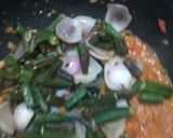 A picture of step 5 of Bhindi do pyaza.
