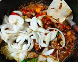 Foto langkah ke 14 dari resep Kwetiaw siram sapi ladahitam.