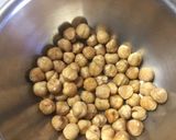Foto del passaggio 1 della ricetta Biscotti con arance candite e nocciole