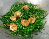 รูปขั้นตอนการทำที่ 4 ของ กุ้งผัดดอกไม้กวาด