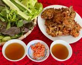 Hình bước làm 3 của món Bánh Cá Linh chiên dòn