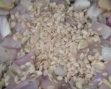 A picture of step 1 of Mushroom paneer masala.
