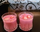 A picture of step 2 of Strawberry smoothie.
