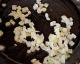 Foto del paso 2 de la receta: Galletas de arroz con requesón, espinacas y aguacate