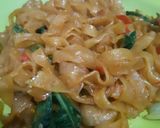 Foto langkah ke 8 dari resep Kwetiau goreng.