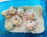 Foto langkah ke 7 dari resep Bola Bola Nasi Sayur Ngumpet.