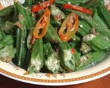 Foto langkah ke 3 dari resep Oseng kacang bendi udang rebon.