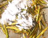 A picture of step 1 of Crispy Cluster beans.