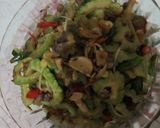 Foto langkah ke 4 dari resep Tumis pare klotok.