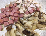火鸡·欧洲肉肠 饭（利用冰箱里的零星 食材）的食譜步驟4照片