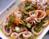 Foto langkah ke 5 dari resep Oseng Cumi Cabe Ijo.
