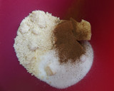 Foto del paso 2 de la receta: Streusel de ciruelas rojas al moscatel