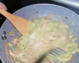 Foto del paso 7 de la receta: Pasta con gambas en salsa de aguacate y leche de coco