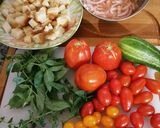 A picture of step 1 of Crunchy Tuna Panzanella.