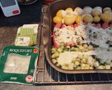 Foto del paso 9 de la receta: Salchichas o Longanizas Frescas de Pollo con Papas y Calabacín en Salsa al Roquefort
