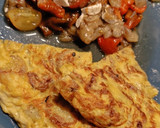 Foto del paso 10 de la receta: Tortilla de patatas con ensalada de escalivada y tomates cherry