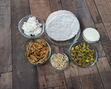 Foto del paso 1 de la receta: Trampantojo de turrón. Turrón de queso camembert y frutos secos