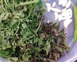 A picture of step 1 of Coriander Mint Chutney.