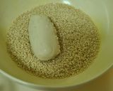 Foto langkah ke 5 dari resep Onde Onde Isi Kacang Tanah.