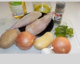 Foto del paso 1 de la receta Rape con guarnición de patata y cebolla al horno