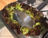 Une image de l'étape 4 de Salade de carottes, tomates et feuille de chêne rouge.