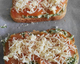 Foto del paso 5 de la receta: Tostas gratinadas de salmón ahumado