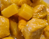 Foto del paso 5 de la receta: Dados de pollo al cava en salsa de cebolla y cúrcuma