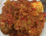 Foto langkah ke 3 dari resep Ayam, telur dan kentang balado.