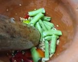 รูปขั้นตอนการทำที่ 4 ของ ส้มตำปูปลาร้า