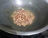 Foto langkah ke 5 dari resep Risol Bihun Bumbu Kacang.
