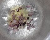 A picture of step 4 of Cooked chilli (Pilipili ya kukaanga).