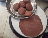 A picture of step 3 of Ragi Roti.