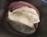 Foto del paso 3 de la receta: Rodaballo con pimientos, cebolla y patatas "al dente" en freidora de aire