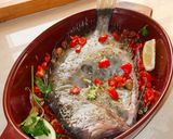 Foto del passaggio 3 della ricetta Pesce San Pietro al Vapore alla Mediterranea