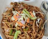 A picture of step 5 of Street style chowmein.