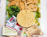 Hình bước làm 1 của món Mỳ tôm bánh gạo cay Topokki