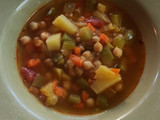Sopa de garbanzos con verduras