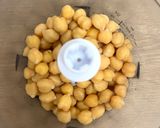 Foto del paso 1 de la receta: Albóndigas de garbanzos con tomate frito y verduras