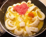 Foto del paso 3 de la receta: Anillas de pota en salsa