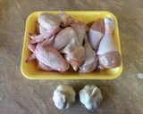 Foto langkah ke 1 dari resep Ayam Goreng Bawang Putih.