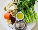 Foto langkah ke 1 dari resep Tumis jamur & brokoli.