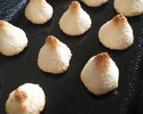 Foto del paso 3 de la receta: Coquitos (conitos de coco)