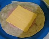 Foto del paso 3 de la receta: Sincronizadas especiales de doble queso 🧀🌮🧀