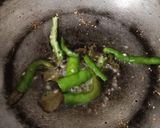 A picture of step 2 of Veggie daliya upma.