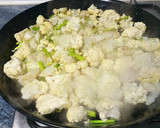 Foto del paso 1 de la receta: Paella de coliflor y bacalao