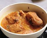 Gambar langkah 6 resipi Ayam Goreng Masak Lemak.