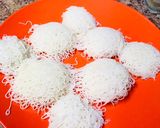 A picture of step 6 of Kerala idiyappam recipe| nool puttu or sevai with rice flour.