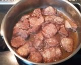 Foto del paso 2 de la receta Solomillo de cerdo al Oporto con arándanos, dátiles y pasas de corinto