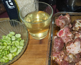 Foto del paso 2 de la receta: Arroz con costillas adobadas con chimichurri, habitas, papada y tocineta